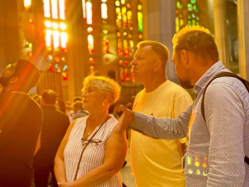 Barcelona: Gothic Quarter, Sagrada Familia & Park Güell Tour - Walking the Gothic and Jewish quarters