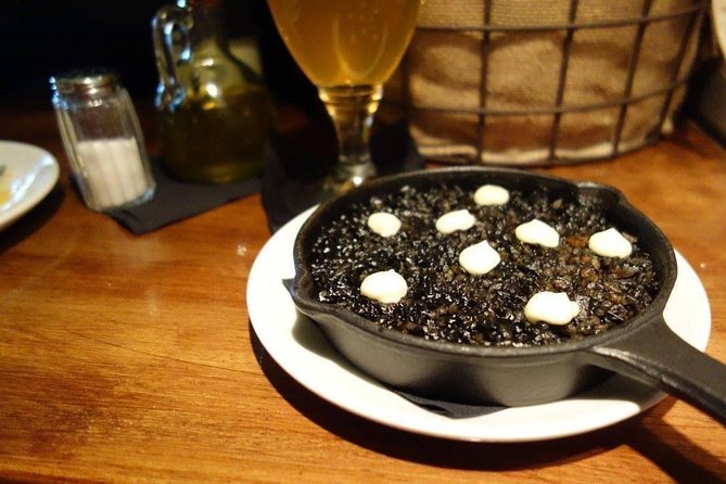 Barcelona Gothic Quarter VIP Tapas & Wine Tour - First tasting on Carrer dels Assaonadors
