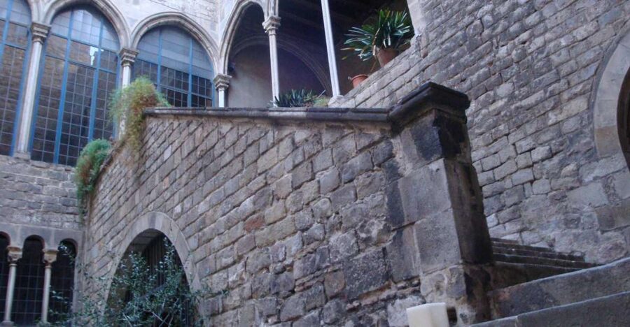 Barcelona: Gothic Quarter Walking Tour - Santa Maria del Mar and the Ribera Quarter