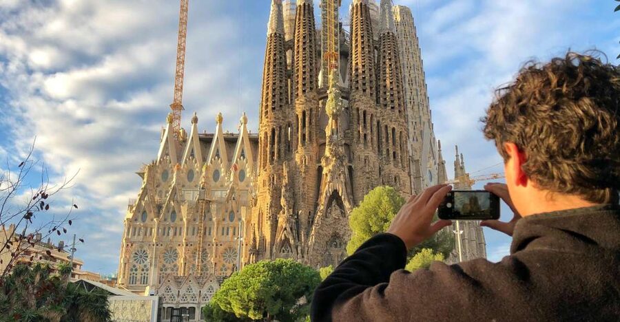 Barcelona: Guided Bike or E-Bike City Tour - Gothic lanes, Plaça del Rei, and Barcelona Cathedral