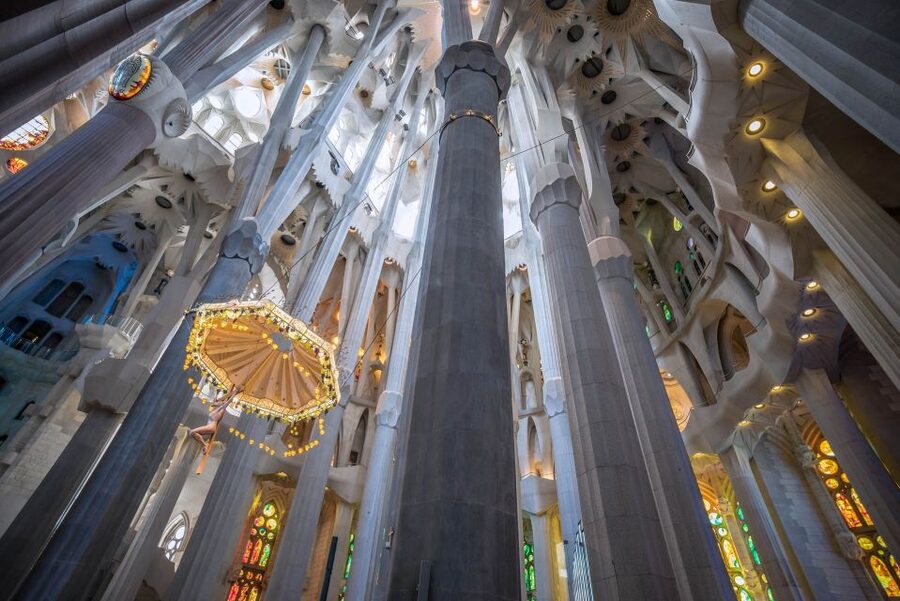 Barcelona: Guided Tour of Sagrada Familia - Inside the basilica: light, structure, and symbolism