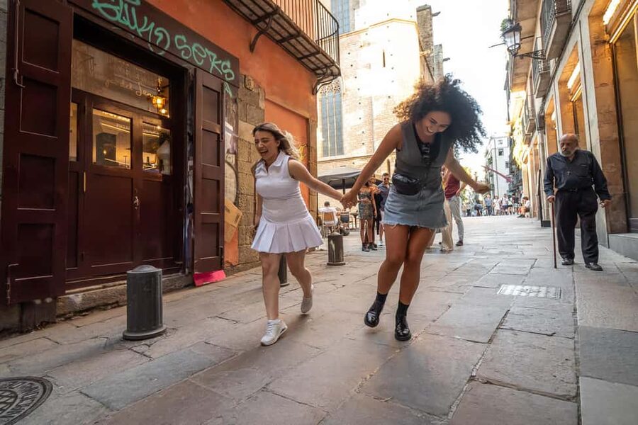 Barcelona: Guided Walking Tour - Starting at Roman Barcino on Plaça Nova