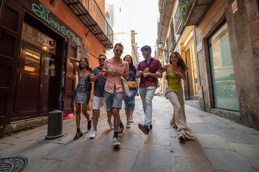 Barcelona: Guided Walking Tour - The Kiss of Freedom and public memory