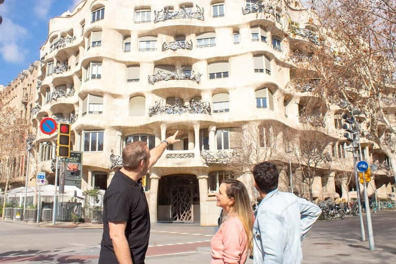 Barcelona: Helicopter Flight, Boat Ride, and Walking Tour - Practical details that affect your day