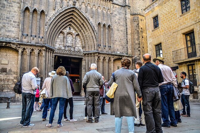 Barcelona Highlights Guided Tour with Monjuic Cable Car - Montjuïc Cable Car and the Olympic area