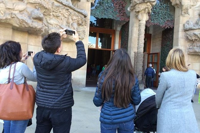 Barcelona: Highlights of Sagrada Familia Max 6 People Guided Tour - Is $156.01 good value?