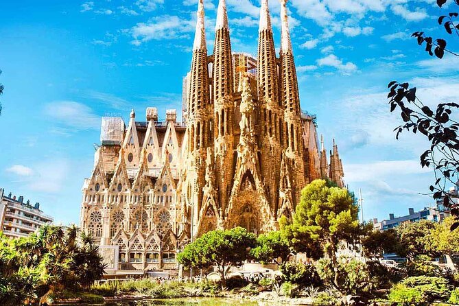 Barcelona Highlights Private Tour with Port or Hotel Transfers - Why this four-hour format works