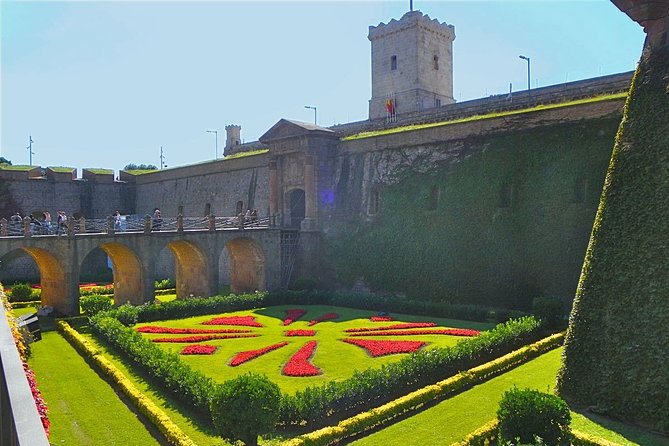 Barcelona Highlights Private Tour with Port or Hotel Transfers - Plaça de Catalunya, Via Laietana, and the old center