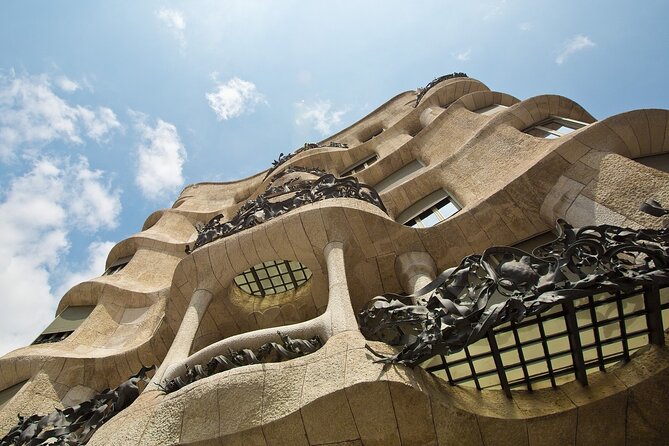 Barcelona Highlights Small Group Tour with Hotel Pick Up - Plaça Reial and the Roman columns