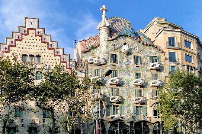 Barcelona Highlights Small Group Tour with Hotel Pick Up - Plaça Sant Felip Neri and the quieter Gothic Quarter