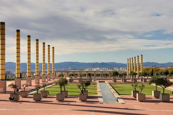 Barcelona Highlights Tour and Montserrat Monastery with Hotel Pick-up - Sagrada Familia, with the inside visit handled separately