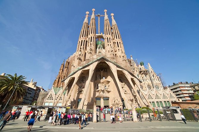 Barcelona Highlights Tour and Montserrat Monastery with Hotel Pick-up - Montjuic, Olympic Barcelona, and the first city views
