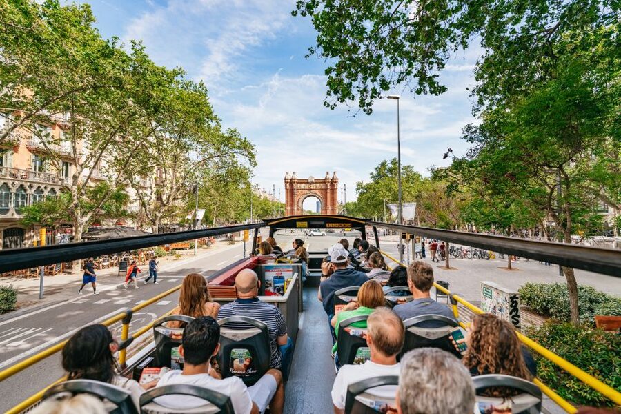 Barcelona: Hop-On Hop-Off Bus & Aquarium Tour - A practical plan for one day