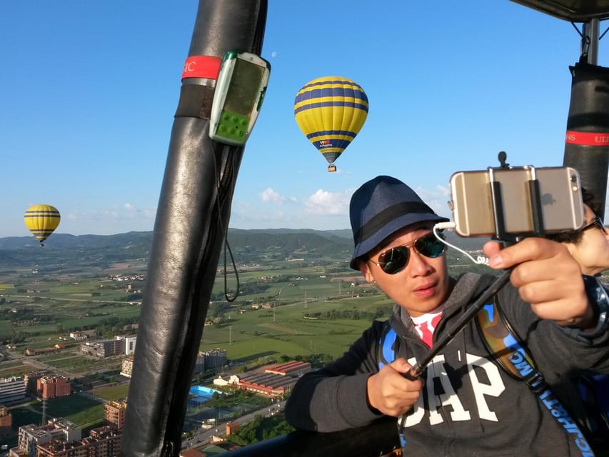 Barcelona: Hot Air Balloon Ride with Optional Transportation - Landing, helping with the balloon, and the Cava toast