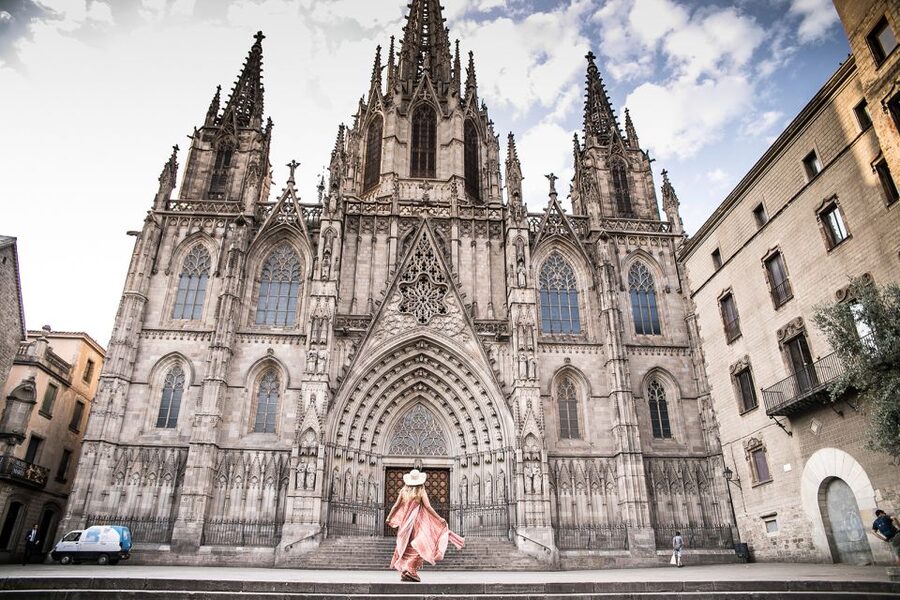 Barcelona: Instagram Tour of the Most Scenic Spots - How the photo session feels in practice