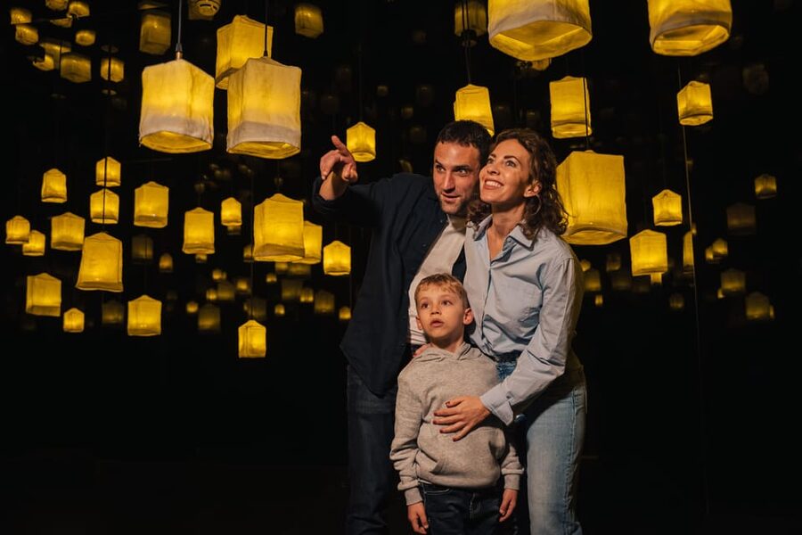 Barcelona: Interactive Art Installation by IKONO - Room One and the Famous Ball Pit