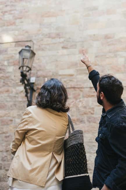 Barcelona: Jewish Quarter 2-Hour Walking Tour - The small lanes of the medieval Jewish quarter
