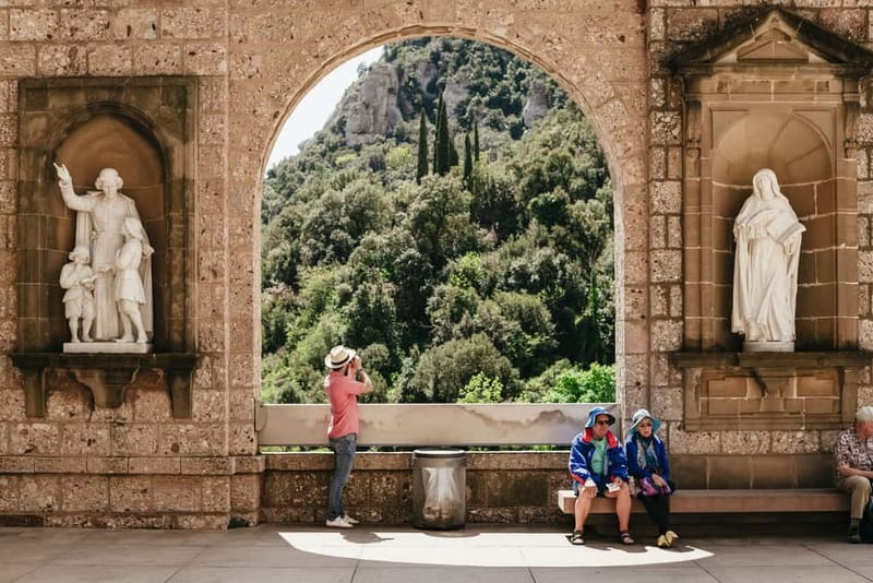 Barcelona: Montserrat and Winery Tour with Tapas or Lunch - Why Montserrat makes a fine Barcelona day trip