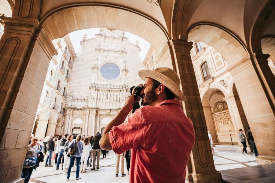 Barcelona: Montserrat and Winery Tour with Tapas or Lunch - Choosing between the half-day and full-day versions