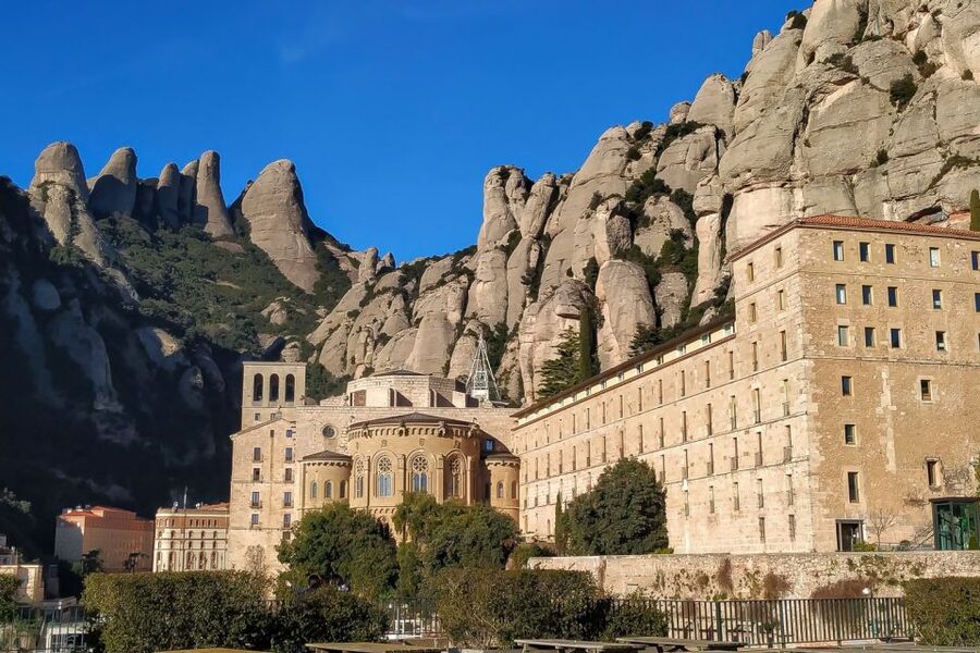 Barcelona: Montserrat Monastery & Hiking Off the Beaten Path - Meeting in central Barcelona and riding to Montserrat