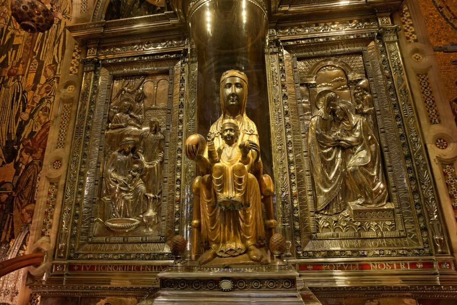 Barcelona: Montserrat Tour with Cog-Wheel & Black Madonna - Making the most of about 65 minutes of free time