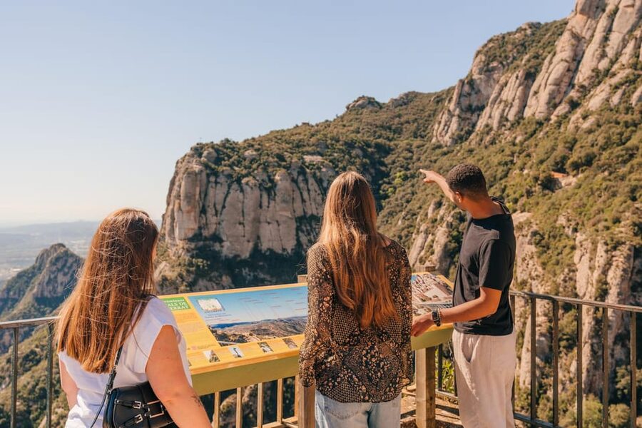 Barcelona: Montserrat Visit & Lunch at Farmhouse Small Group - Key points at a glance