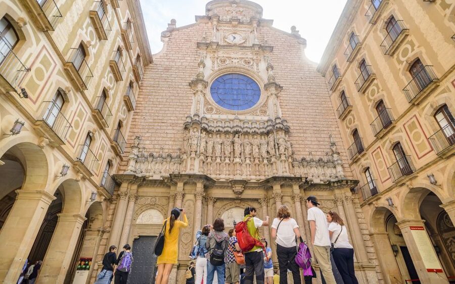 Barcelona: Montserrat Visit & Lunch at Farmhouse Small Group - Making the most of 65 minutes of free time