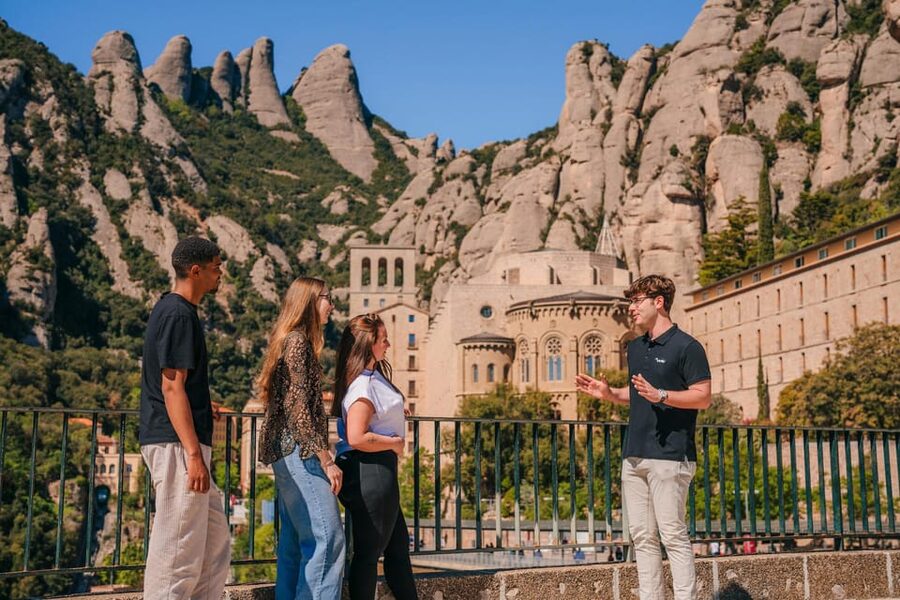 Barcelona: Montserrat Visit & Lunch at Farmhouse Small Group - The guides make a real difference