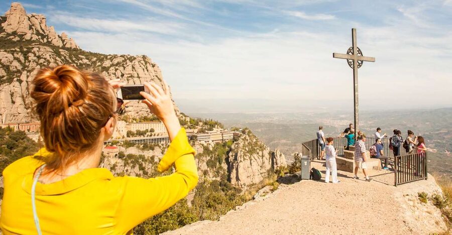 Barcelona: Montserrat with Winery Visit and Farmhouse Lunch - Leaving Barcelona for Montserrat
