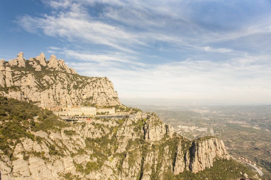 Barcelona: Montserrat with Winery Visit and Farmhouse Lunch - A farmhouse lunch in the Penedès vineyards