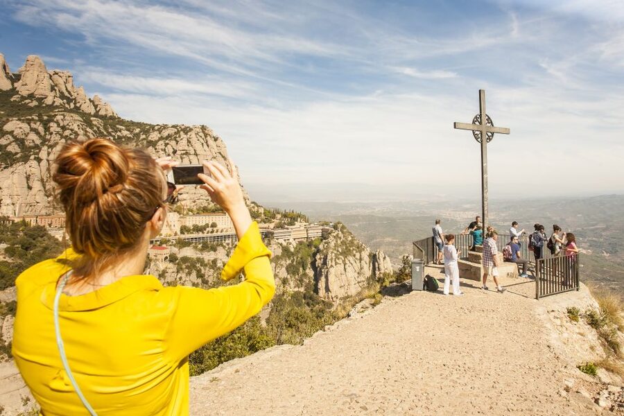 Barcelona: Montserrat with Winery Visit and Farmhouse Lunch - The guide makes a real difference