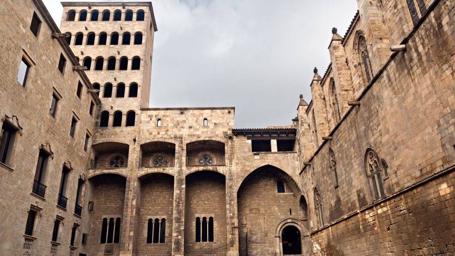 Barcelona: Old Town and Gothic Quarter Walking Tour - La Rambla and the food pause at La Boqueria