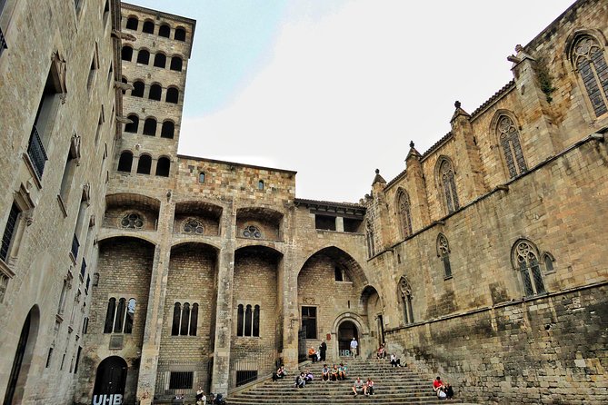 Barcelona Old Town & Gothic Quarter Small Group Tour - Plaça Reial: Palms, Lanterns, and a Pause