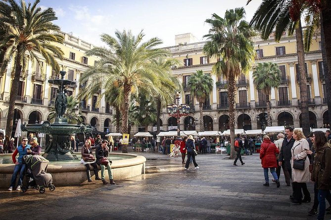 Barcelona Old Town & Gothic Quarter Small Group Tour - Barcelona Cathedral: A Gothic Landmark From the Street