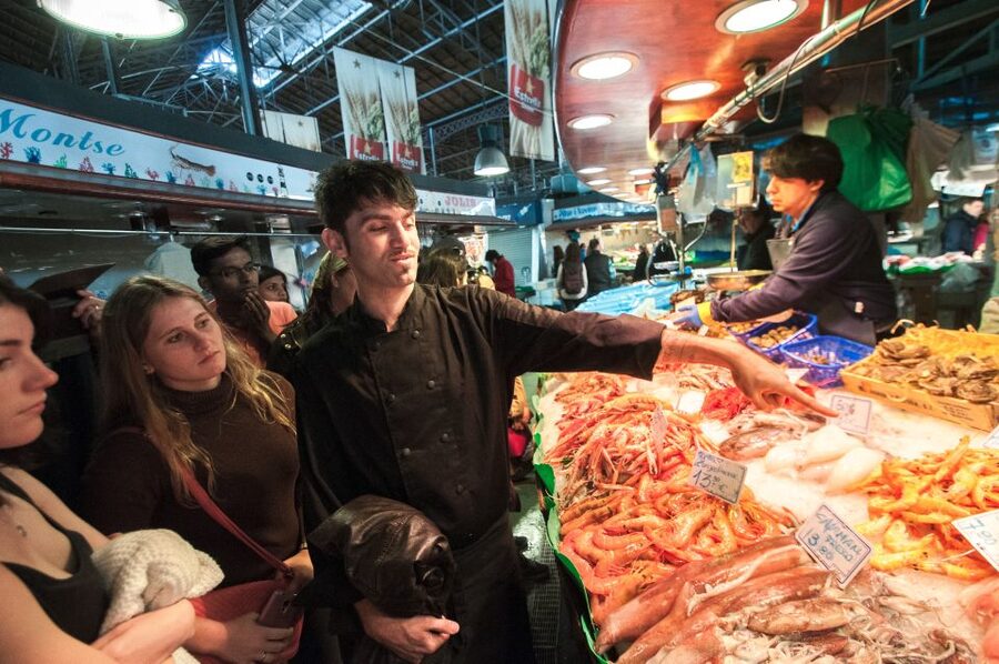 Barcelona: Paella Cooking Experience & Boqueria Market Tour - Eating the seafood paella together
