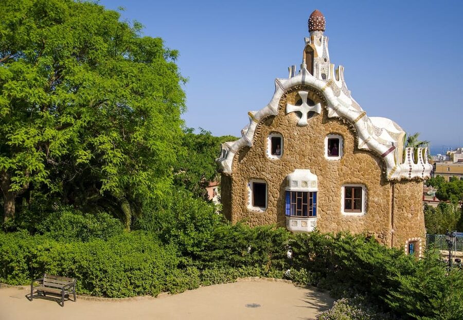 Barcelona: Park Güell Guided Tour - The 100 Columns room and mosaic salamander