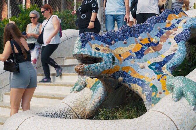 Barcelona: Park Güell Guided Tour & Tickets with Fast-Track Entry - The Serpentine Bench and Hypostyle Room