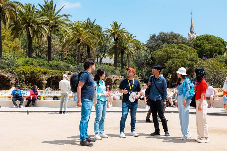 Barcelona: Park Güell Guided Tour with Fast-Track Access - Why Park Güell works better with a guide