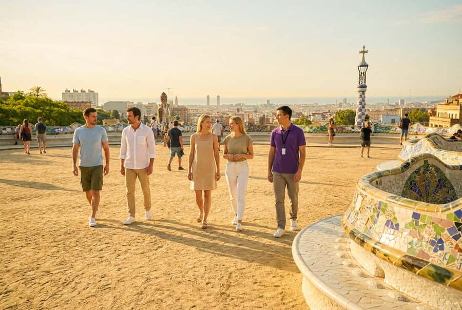 Barcelona: Park Güell Guided Tour with Fast-Track Ticket - What the 1.5-hour format really means