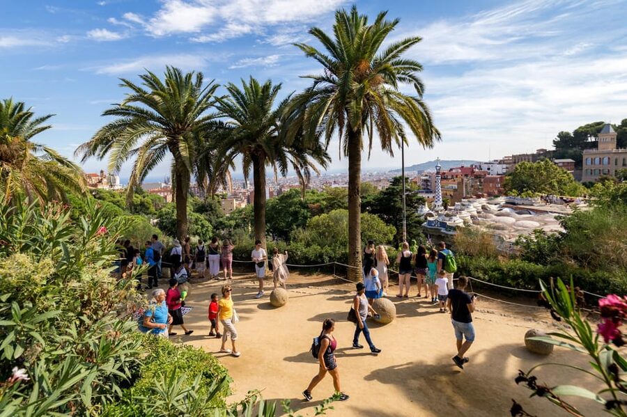 Barcelona: Park Guell Guided Tour with Skip-the-Line Entry - The one-hour route through Gaudí’s park