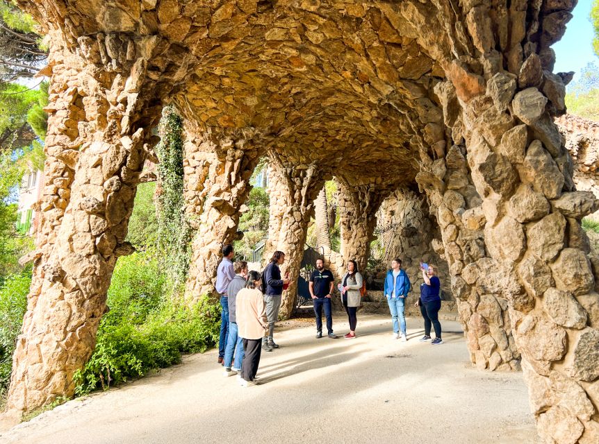 Barcelona: Park Güell & La Sagrada Familia Tickets and Tour - The 10-minute transfer between Gaudí sites