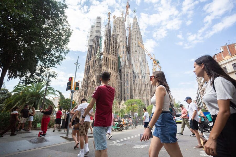 Barcelona: Park Güell & Sagrada Familia Guided Tour - Why this pairing works so well