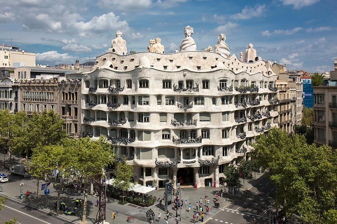 Barcelona Pass: Save up to 50% - Includes Sagrada Familia - Family attractions and playful stops