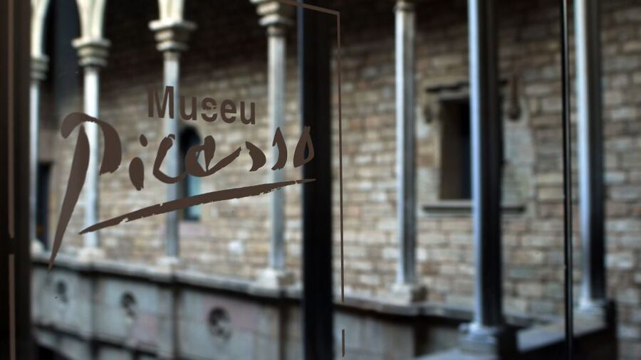 Barcelona: Picasso Museum Guided Tour - Five palaces, one unusual museum