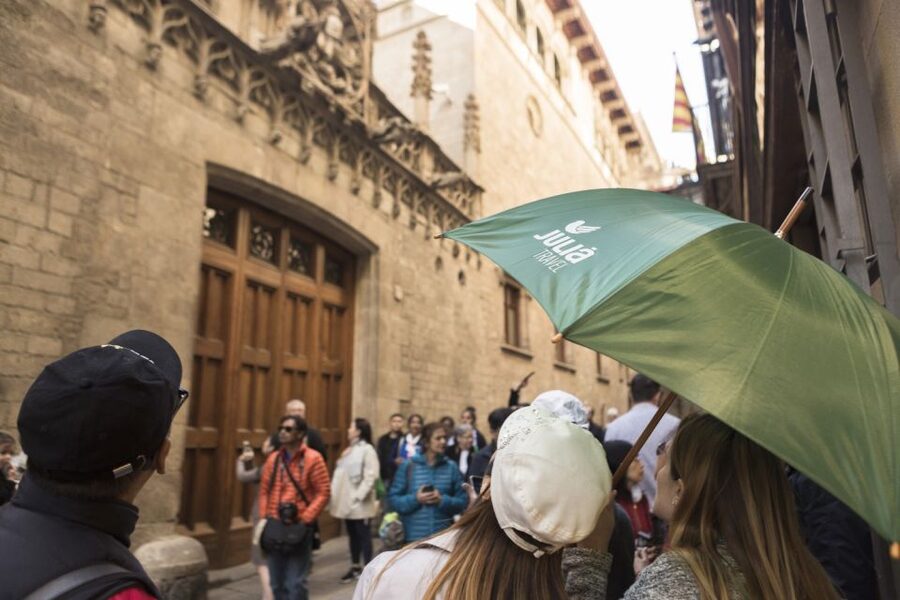 Barcelona: Picasso Museum Guided Tour - What the guides add to the visit
