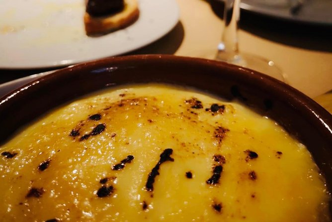 Barcelona Poble Sec Tapas & Wine Tour - Stop two on Carrer del Roser: inventive platillos