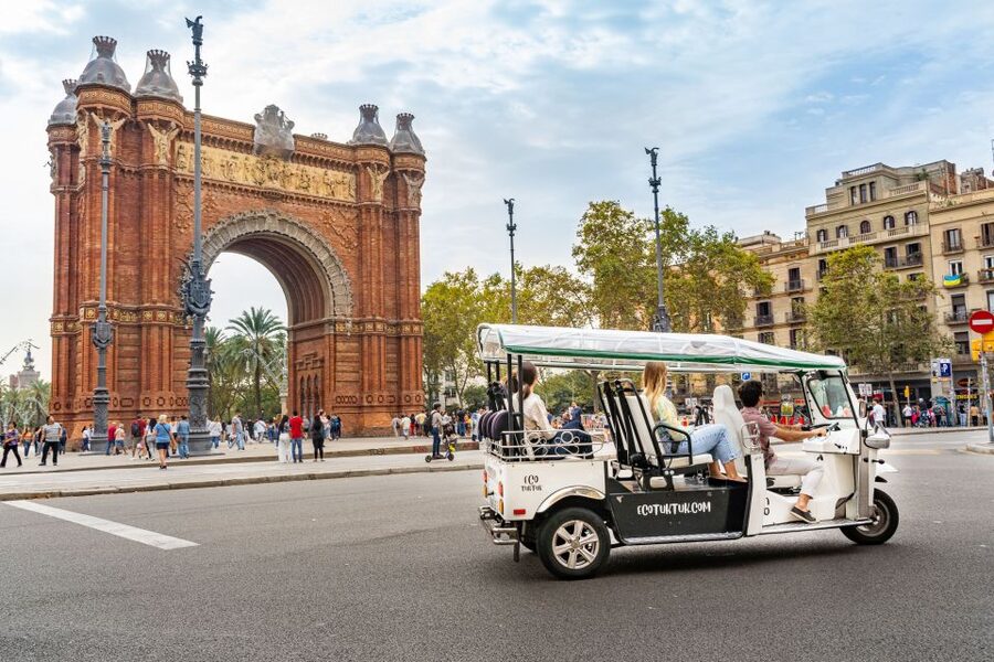 Barcelona: Private City Tour by Eco Tuk Tuk - Plaça de Catalunya, La Rambla, and the Gothic Quarter