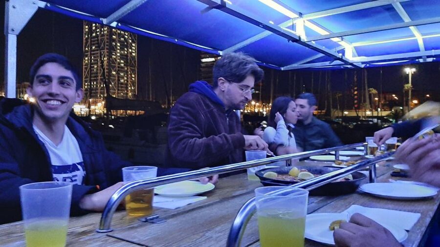 Barcelona: Private Evening Cruise with Dinner and Drinks - Key points at a glance