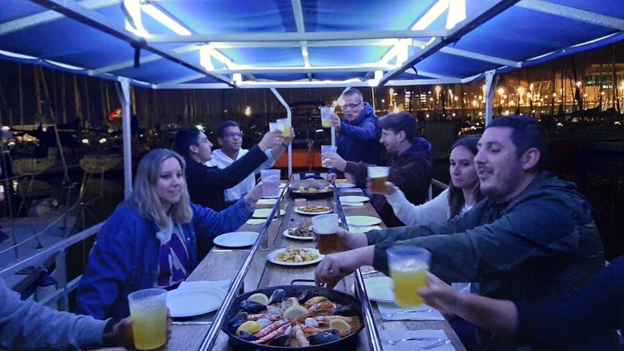 Barcelona: Private Evening Cruise with Dinner and Drinks - Meeting point, languages, and booking flexibility