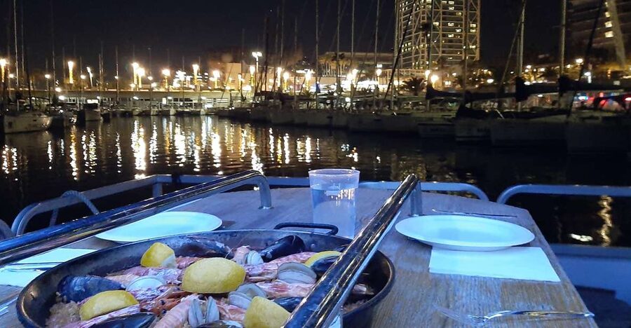 Barcelona: Private Evening Cruise with Dinner and Drinks - Paella, sangria, and three included drinks
